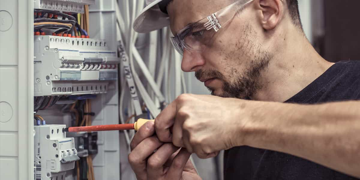 Électricien   : service de dépannage électrique d’urgence